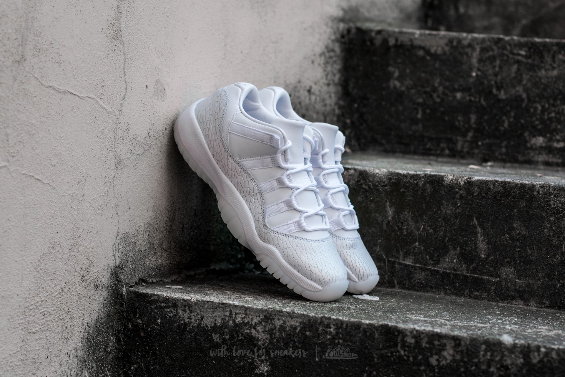 Les Air Jordan 11 Femme permettent de personnaliser votre style tout en bénéficiant d’un confort supérieur.Idéale pour un usage quotidien.