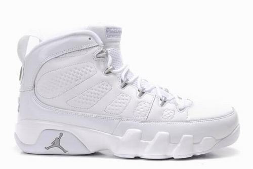Les  baskets Air Jordan 9 Retro "Pantone" Femme permettent de personnaliser votre style tout en bénéficiant d’un confort supérieur.