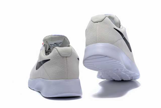 Les baskets Nike Tanjun Femme sont un témoignage de l'engagement de Nike à combiner style et innovation.