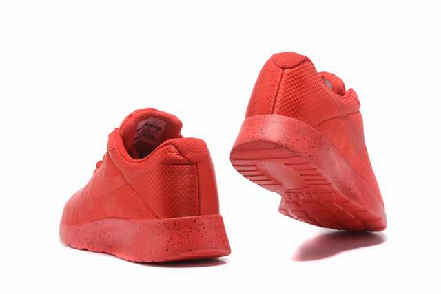 Les baskets Nike Tanjun Femme sont un témoignage de l'engagement de Nike à combiner style et innovation.