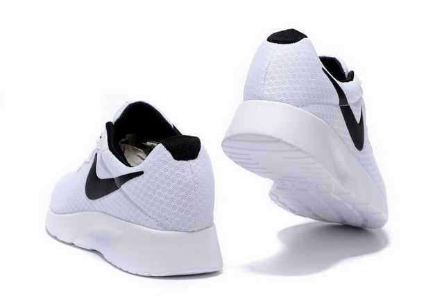 Les baskets Nike Tanjun Femme sont un témoignage de l'engagement de Nike à combiner style et innovation.