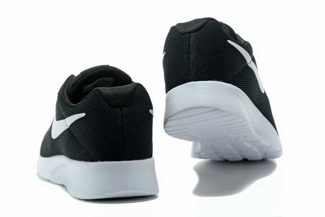 Les baskets Nike Tanjun Femme sont un témoignage de l'engagement de Nike à combiner style et innovation.