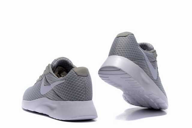 Les baskets Nike Tanjun Femme sont un témoignage de l'engagement de Nike à combiner style et innovation.
