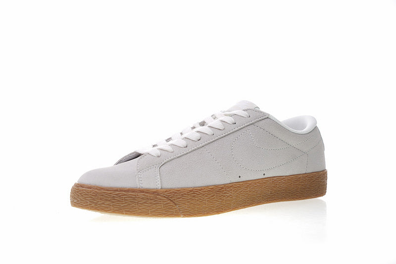 Résultats de l'évolution emblématique de la ligne Nike, les Nike Blazer Low 40 sont un témoignage de l'engagement de Nike à combiner style et innovation.