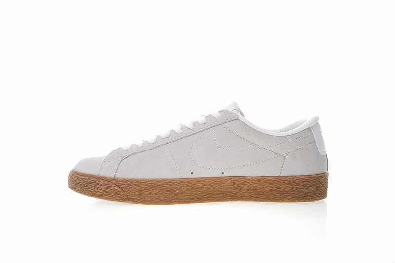 Résultats de l'évolution emblématique de la ligne Nike, les Nike Blazer Low 40 sont un témoignage de l'engagement de Nike à combiner style et innovation.