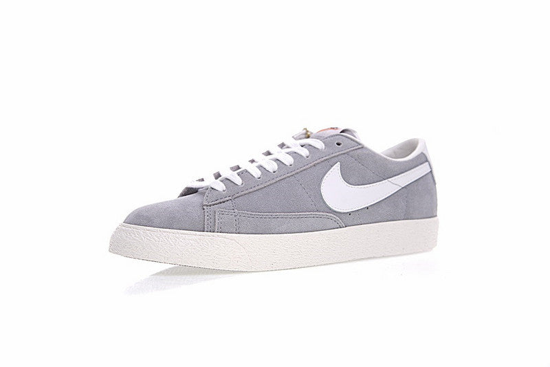 Résultats de l'évolution emblématique de la ligne Nike, les Nike Blazer Low 40 sont un témoignage de l'engagement de Nike à combiner style et innovation.