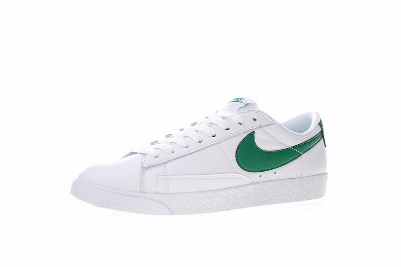 Résultats de l'évolution emblématique de la ligne Nike, les Nike Blazer Low 40 sont un témoignage de l'engagement de Nike à combiner style et innovation.