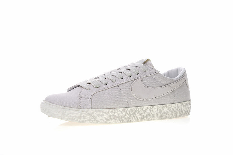 Résultats de l'évolution emblématique de la ligne Nike, les Nike Blazer Low 40 sont un témoignage de l'engagement de Nike à combiner style et innovation.