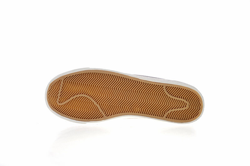 Résultats de l'évolution emblématique de la ligne Nike, les Nike Blazer Low 40 sont un témoignage de l'engagement de Nike à combiner style et innovation.