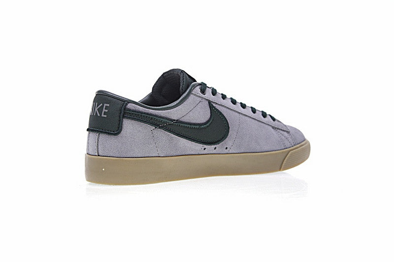 Résultats de l'évolution emblématique de la ligne Nike, les Nike Blazer Low 40 sont un témoignage de l'engagement de Nike à combiner style et innovation.