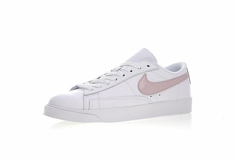 Résultats de l'évolution emblématique de la ligne Nike, les Nike Blazer Low 40 sont un témoignage de l'engagement de Nike à combiner style et innovation.