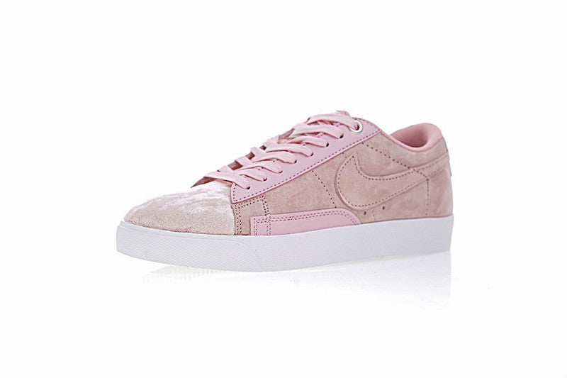 Résultats de l'évolution emblématique de la ligne Nike, les Nike Blazer Low 40 sont un témoignage de l'engagement de Nike à combiner style et innovation.