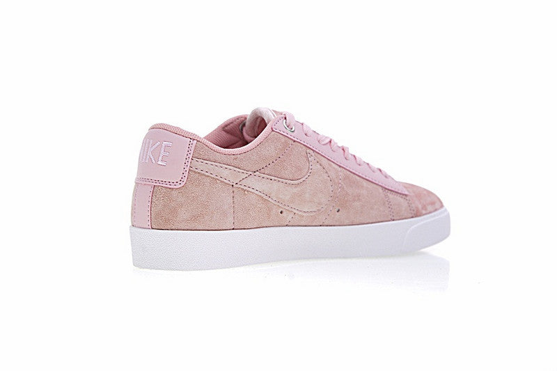 Résultats de l'évolution emblématique de la ligne Nike, les Nike Blazer Low 40 sont un témoignage de l'engagement de Nike à combiner style et innovation.
