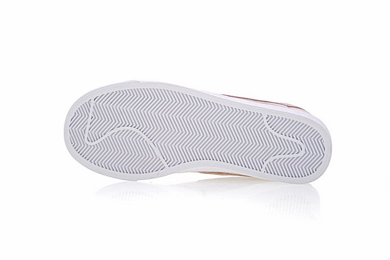 Résultats de l'évolution emblématique de la ligne Nike, les Nike Blazer Low 40 sont un témoignage de l'engagement de Nike à combiner style et innovation.