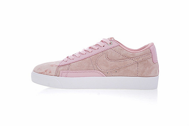 Résultats de l'évolution emblématique de la ligne Nike, les Nike Blazer Low 40 sont un témoignage de l'engagement de Nike à combiner style et innovation.