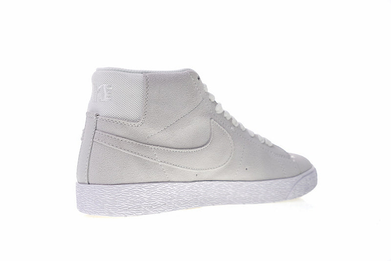 Résultats de l'évolution emblématique de la ligne Nike, les Nike Blazer Low 40 sont un témoignage de l'engagement de Nike à combiner style et innovation.