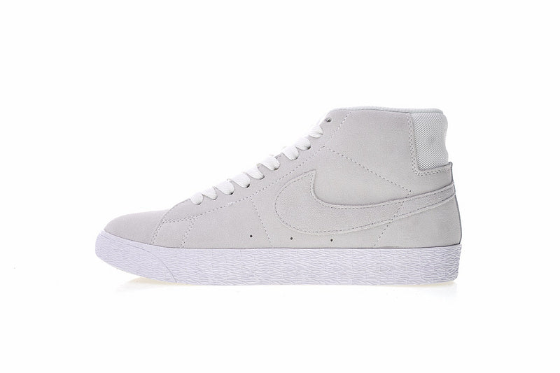 Résultats de l'évolution emblématique de la ligne Nike, les Nike Blazer Low 40 sont un témoignage de l'engagement de Nike à combiner style et innovation.