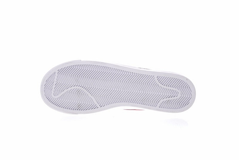 Résultats de l'évolution emblématique de la ligne Nike, les Nike Blazer Low 40 sont un témoignage de l'engagement de Nike à combiner style et innovation.