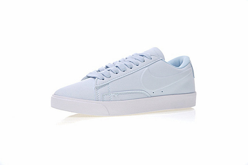 Résultats de l'évolution emblématique de la ligne Nike, les Nike Blazer Low 40 sont un témoignage de l'engagement de Nike à combiner style et innovation.