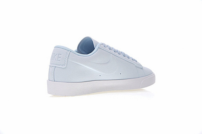 Résultats de l'évolution emblématique de la ligne Nike, les Nike Blazer Low 40 sont un témoignage de l'engagement de Nike à combiner style et innovation.