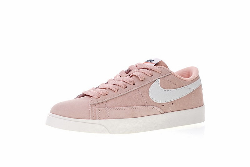 Résultats de l'évolution emblématique de la ligne Nike, les Nike Blazer Low 40 sont un témoignage de l'engagement de Nike à combiner style et innovation.
