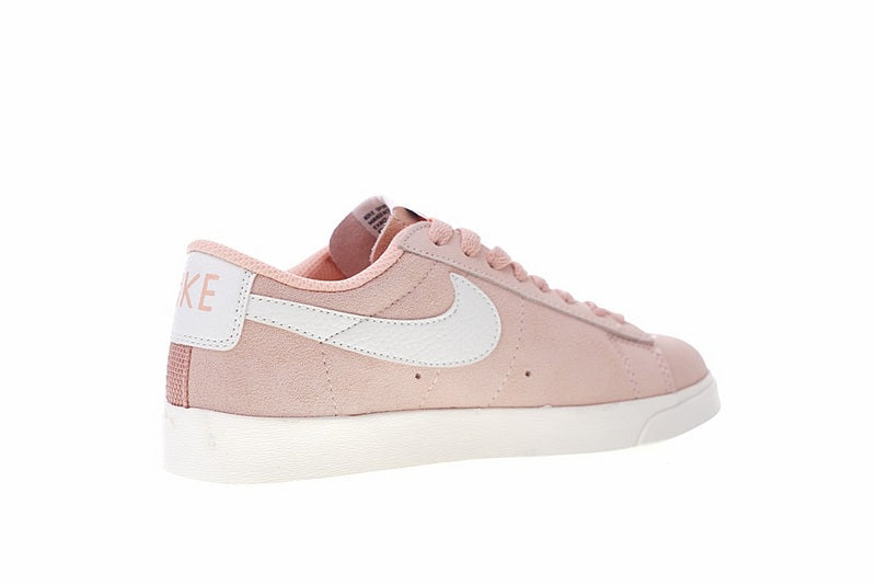 Résultats de l'évolution emblématique de la ligne Nike, les Nike Blazer Low 40 sont un témoignage de l'engagement de Nike à combiner style et innovation.