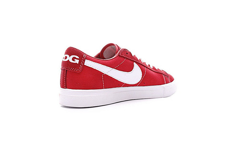 Résultats de l'évolution emblématique de la ligne Nike, les Nike Blazer Low 40 sont un témoignage de l'engagement de Nike à combiner style et innovation.
