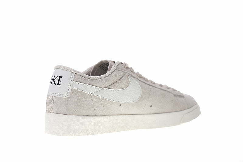 Résultats de l'évolution emblématique de la ligne Nike, les Nike Blazer Low 40 sont un témoignage de l'engagement de Nike à combiner style et innovation.