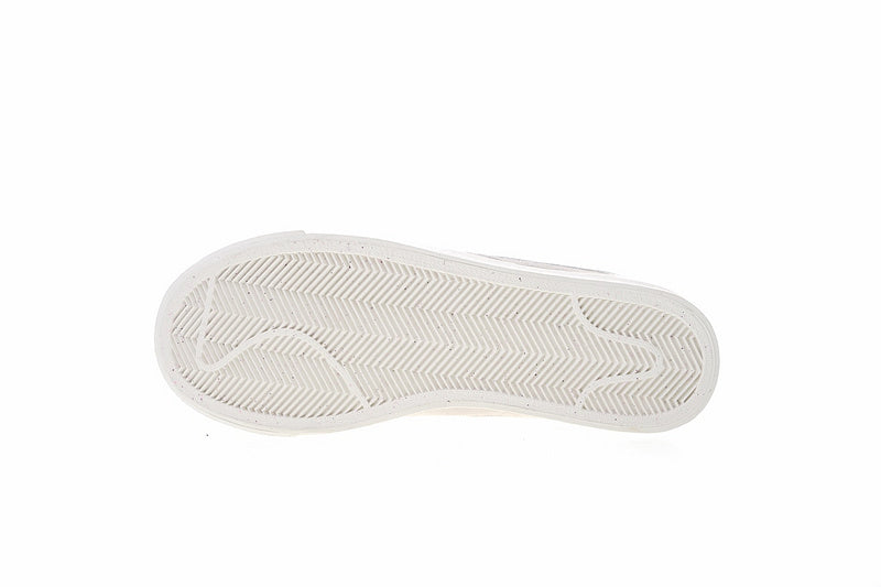 Résultats de l'évolution emblématique de la ligne Nike, les Nike Blazer Low 40 sont un témoignage de l'engagement de Nike à combiner style et innovation.