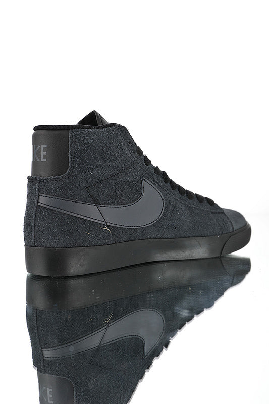 Résultats de l'évolution emblématique de la ligne Nike, les Nike Blazer Mid sont un témoignage de l'engagement de Nike à combiner style et innovation.