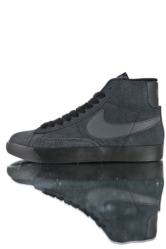 Résultats de l'évolution emblématique de la ligne Nike, les Nike Blazer Mid sont un témoignage de l'engagement de Nike à combiner style et innovation.