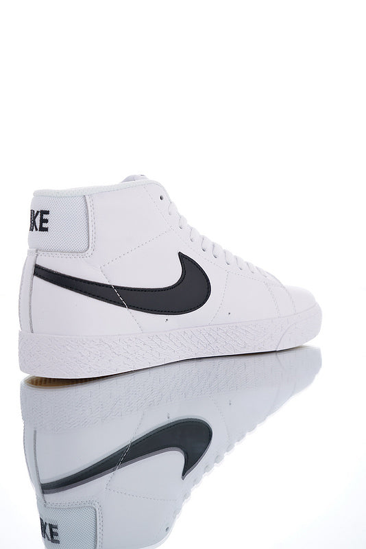 Résultats de l'évolution emblématique de la ligne Nike, les Nike Blazer Mid sont un témoignage de l'engagement de Nike à combiner style et innovation.