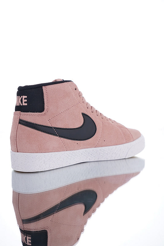 Résultats de l'évolution emblématique de la ligne Nike, les Nike Blazer Mid sont un témoignage de l'engagement de Nike à combiner style et innovation.