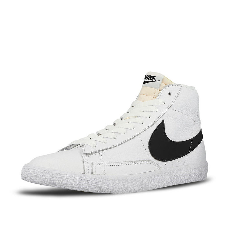 Résultats de l'évolution emblématique de la ligne Nike, les Nike Blazer Mid sont un témoignage de l'engagement de Nike à combiner style et innovation.