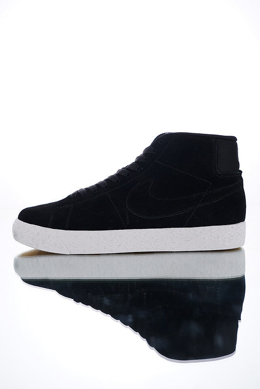 Résultats de l'évolution emblématique de la ligne Nike, les Nike Blazer Mid sont un témoignage de l'engagement de Nike à combiner style et innovation.