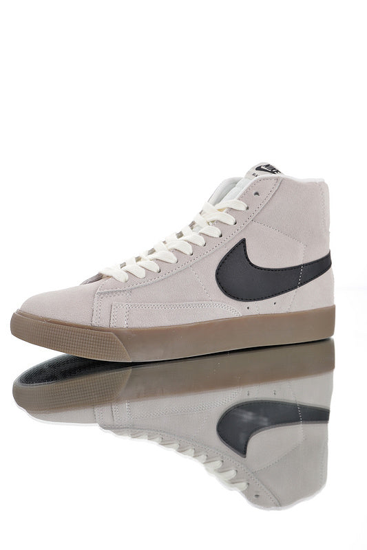 Résultats de l'évolution emblématique de la ligne Nike, les Nike Blazer Mid sont un témoignage de l'engagement de Nike à combiner style et innovation.