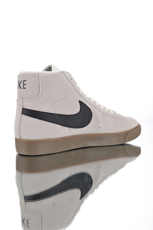 Résultats de l'évolution emblématique de la ligne Nike, les Nike Blazer Mid sont un témoignage de l'engagement de Nike à combiner style et innovation.