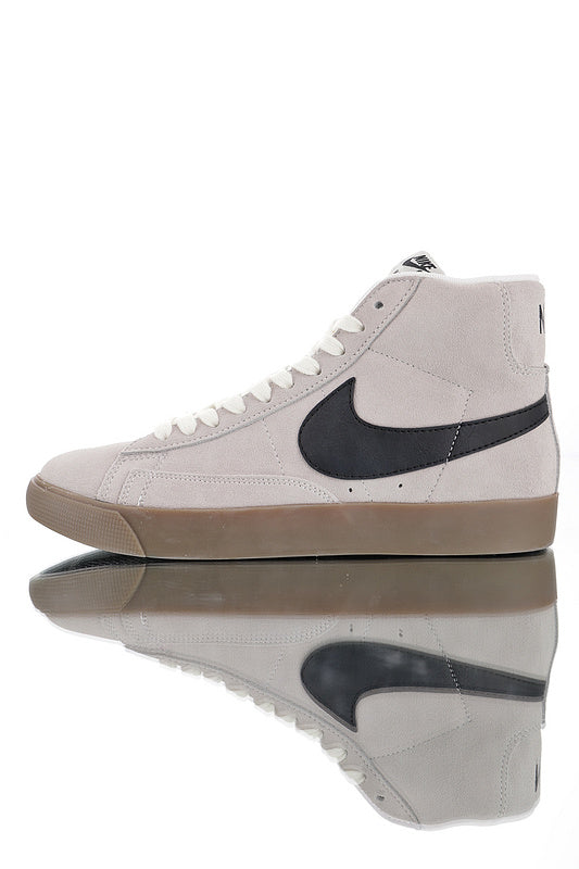 Résultats de l'évolution emblématique de la ligne Nike, les Nike Blazer Mid sont un témoignage de l'engagement de Nike à combiner style et innovation.