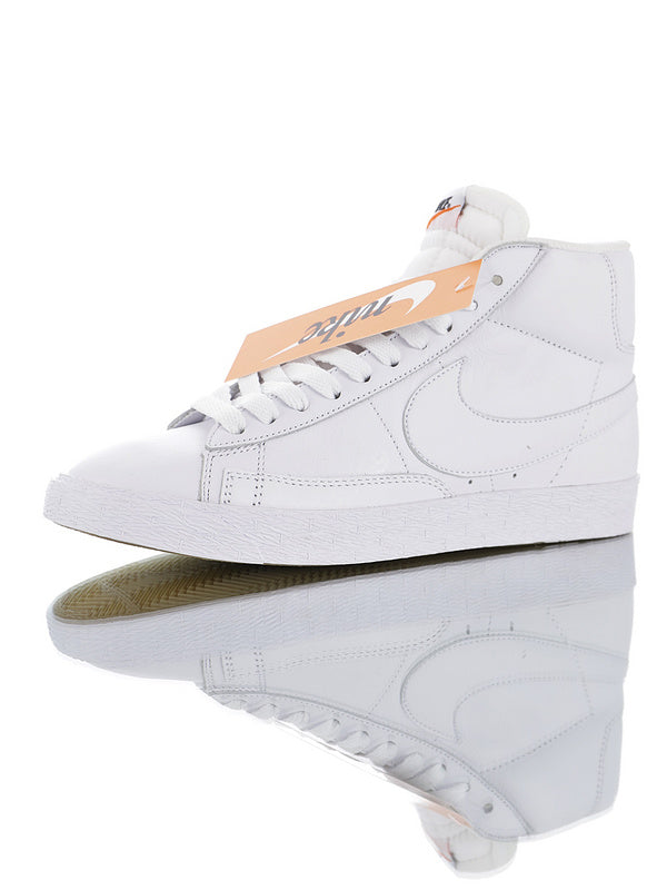 Résultats de l'évolution emblématique de la ligne Nike, les Nike Blazer Mid sont un témoignage de l'engagement de Nike à combiner style et innovation.