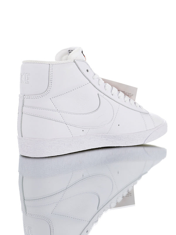 Résultats de l'évolution emblématique de la ligne Nike, les Nike Blazer Mid sont un témoignage de l'engagement de Nike à combiner style et innovation.