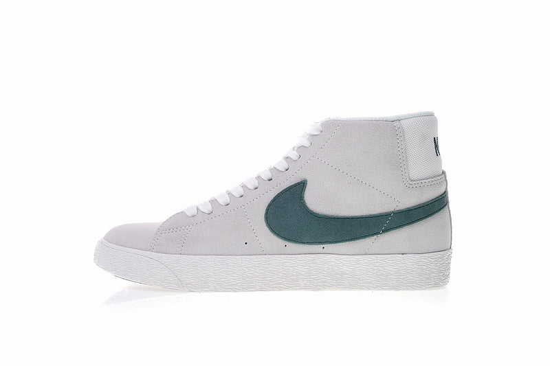 Résultats de l'évolution emblématique de la ligne Nike, les Nike Blazer Mid sont un témoignage de l'engagement de Nike à combiner style et innovation.