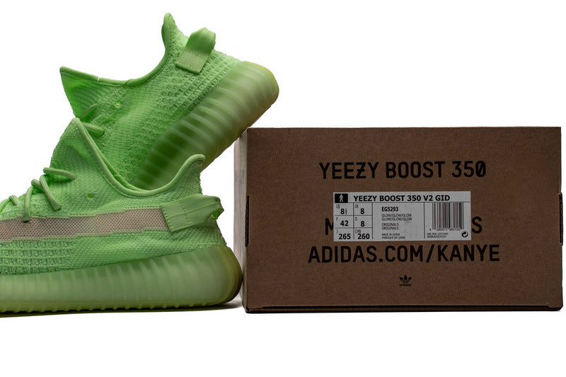 Les Adidas Yeezy 350 Boost V2 Mono Mist Femme , entre Adidas et Kanye West, sont emblématiques pour leur design innovant et leur confort inégalé.