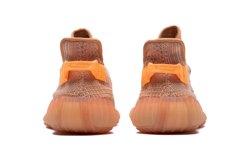Les Adidas Yeezy 350 Boost V2 Mono Mist Femme , entre Adidas et Kanye West, sont emblématiques pour leur design innovant et leur confort inégalé.