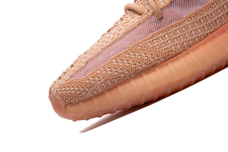 Les Adidas Yeezy 350 Boost V2 Mono Mist Femme , entre Adidas et Kanye West, sont emblématiques pour leur design innovant et leur confort inégalé.