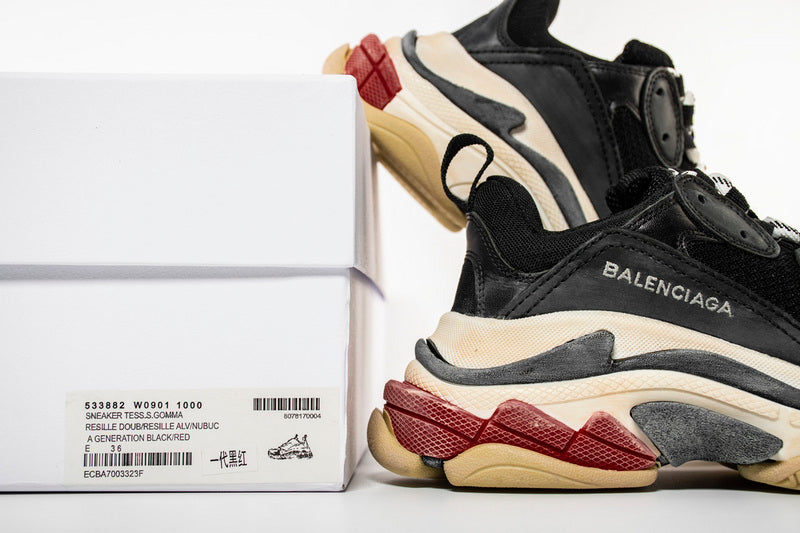 les sneakers Balenciaga Triple S "Beige Green Yellow" Femme sont un témoignage de l'engagement de Balenciaga à combiner style et innovation.