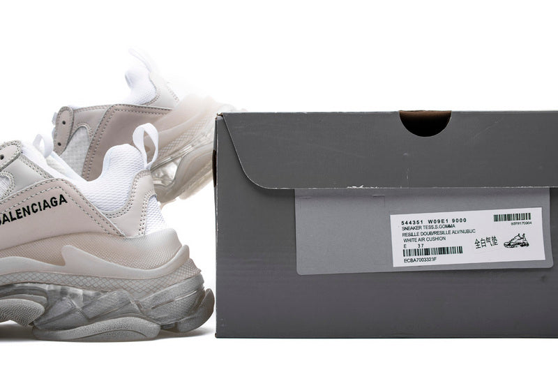 les sneakers Balenciaga Triple S "Beige Green Yellow" Femme sont un témoignage de l'engagement de Balenciaga à combiner style et innovation.