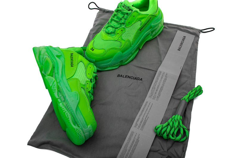 les sneakers Balenciaga Triple S "Beige Green Yellow" Femme sont un témoignage de l'engagement de Balenciaga à combiner style et innovation.