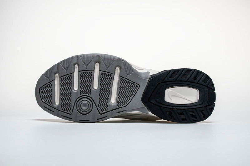 Résultats de l'évolution emblématique de la ligne Nike, les baskets Nike M2K Tekno Femme  sont un témoignage de l'engagement de Nike à combiner style et innovation.