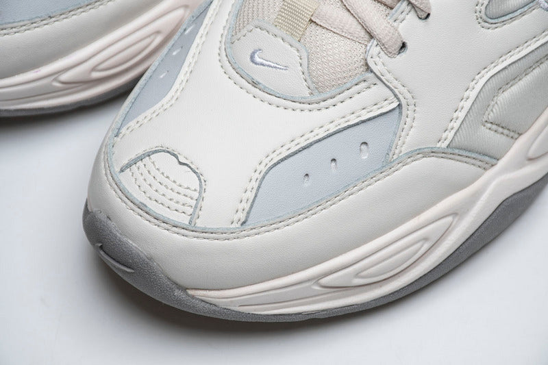 Résultats de l'évolution emblématique de la ligne Nike, les baskets Nike M2K Tekno Femme  sont un témoignage de l'engagement de Nike à combiner style et innovation.