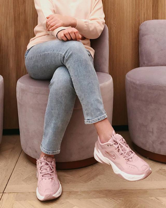 Résultats de l'évolution emblématique de la ligne Nike, les baskets Nike M2K Tekno Femme  sont un témoignage de l'engagement de Nike à combiner style et innovation.